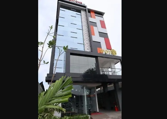 Front One Hotel 3*